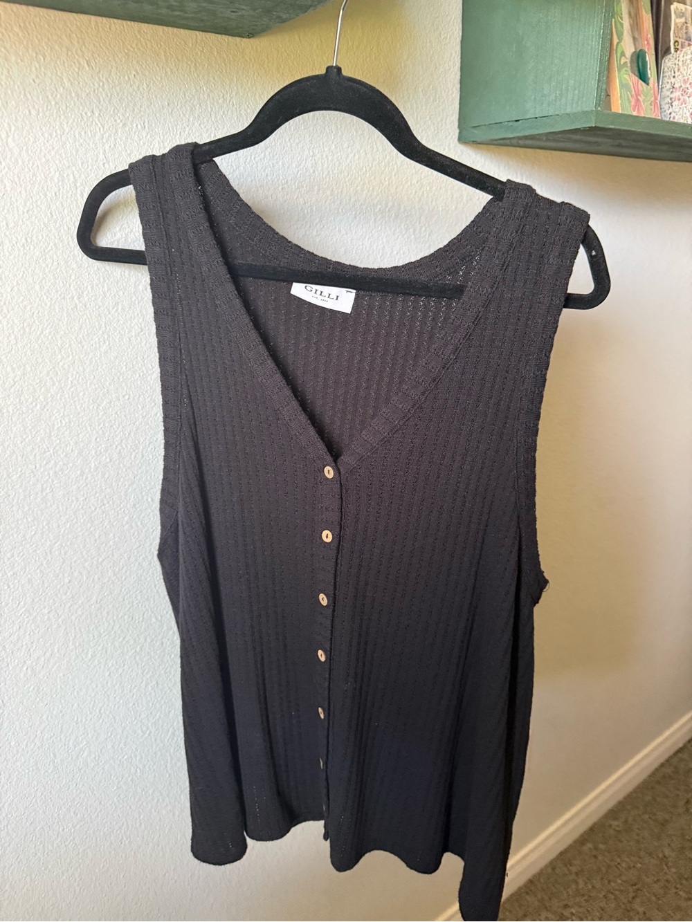 Gilli Black Button-Front Knit Tank